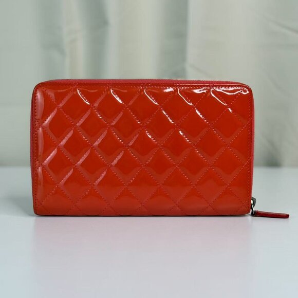 Chanel Orange Patent Leather Large Wallet with Classic Quilted Design - Picture 2 of 10
